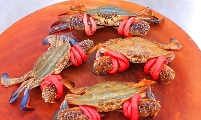 蒸螃蟹：切记冷水和热水蒸区别很大！用错这1步，蟹黄外流肉不鲜