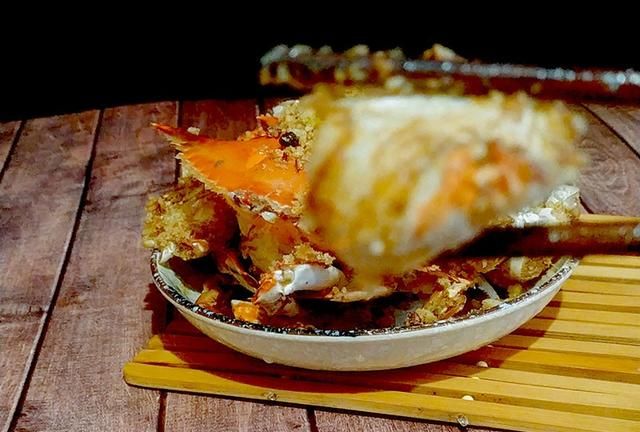螃蟹好吃的做法，大厨说3招清洗好螃蟹，鲜嫩多汁才好吃
