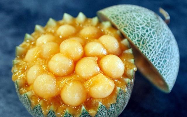哈密瓜王——西州蜜瓜来了，4种美味吃法，嫩脆多汁，让你停不下