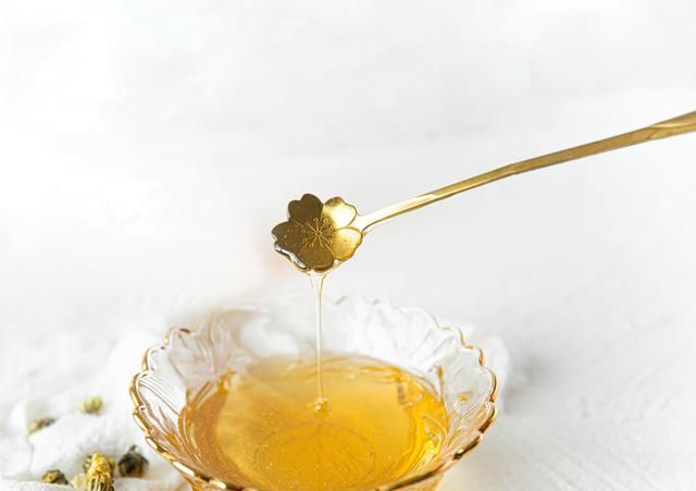 蜂蜜泡水什么温度最佳？泡蜂蜜水的正确方法