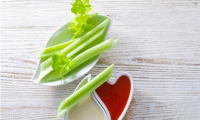 芹菜有哪些健康功效？吃芹菜，需要注意什么？