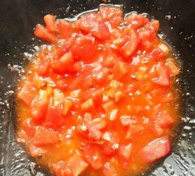 回味无穷的西红柿炒三月瓜来拯救你的胃