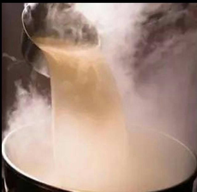 大厨根据多年经验，总结价值万元河南正宗胡辣汤配方和操作步骤
