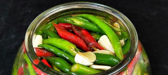 腌制辣椒的方法，70岁妈妈的独家秘方，做法简单，开胃又下饭