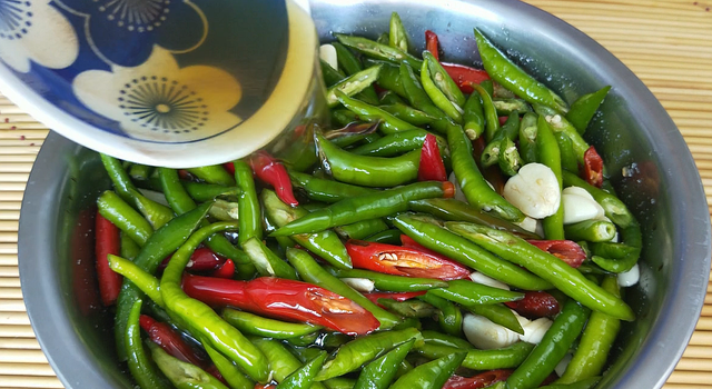 腌制辣椒的方法，70岁妈妈的独家秘方，做法简单，开胃又下饭