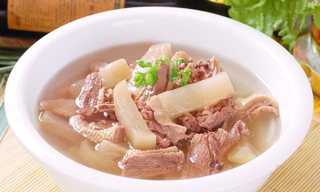 适合冬季的4款养生汤，提高抵抗力！提醒：老年人不吃肉也要喝汤