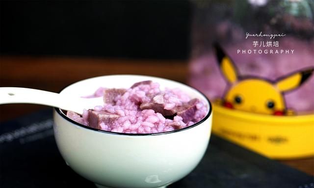 天冷了，家人最爱紫薯粥，做法简单软糯香甜，每天一碗暖身又苗条