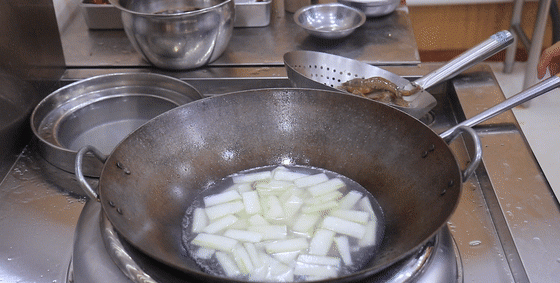 只需三步，在家就能做虾仁冬瓜汤，用料很简单，全程只需十分钟