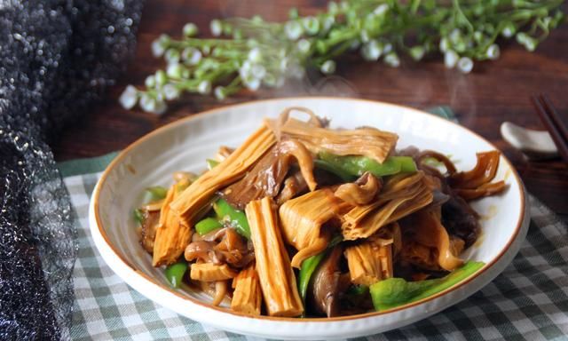 腐竹怎样做好吃？分享12道做法，有荤有素，好吃下饭