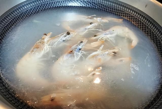 三文鱼头麻辣香锅比清炖做法还受欢迎，原酿酱底果然出味儿