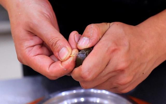 椒盐虾怎么做才好吃？原来做法和诀窍这么简单，外酥里嫩，真解馋