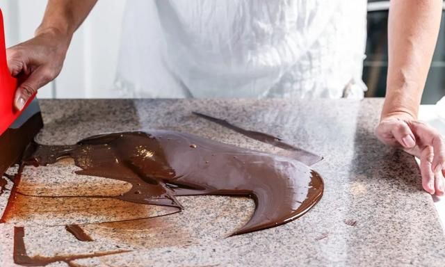 为什么巧克力放久了会变白？