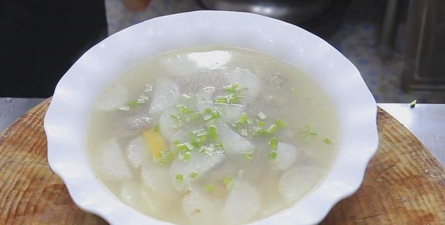 排骨炖萝卜汤，天凉了常喝的一道温补开胃顺气汤，好喝易做