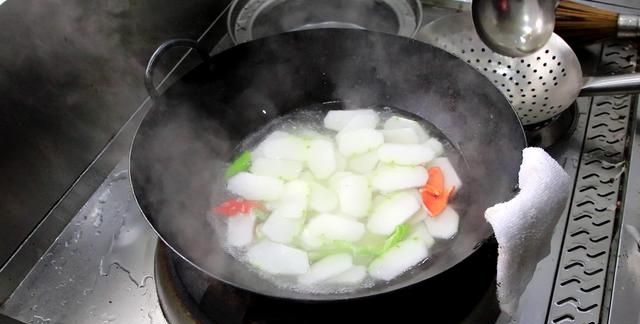 红烧冬瓜怎么做，学会这个做法，做出的冬瓜比肉还下饭，简单好吃