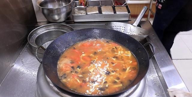 简单开胃的酸辣汤，厨师长教你在家轻松做出来，酸辣可口暖身体