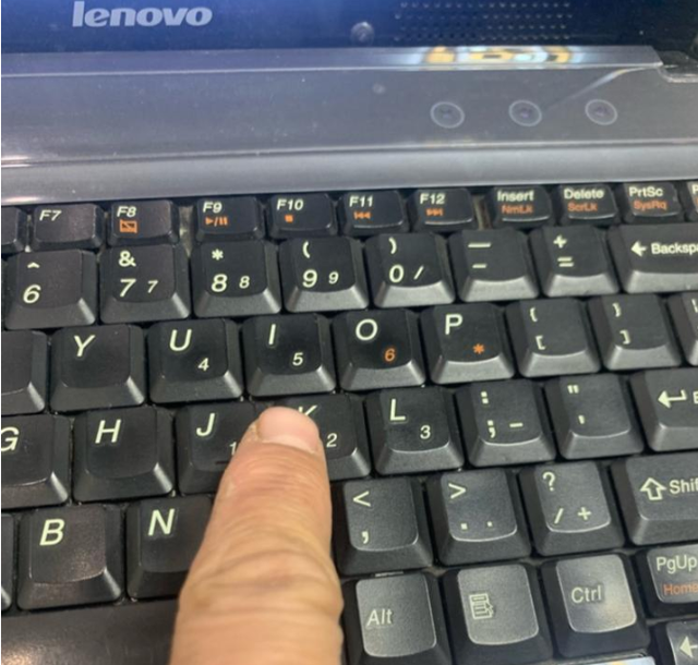 笔记本的小键盘关不了的方法，你试过这个情况没有？