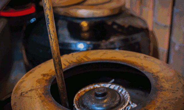 传承一千多年的瓦罐煨汤，配上一碗拌粉，温暖了多少南昌人的胃