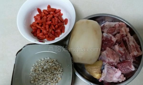 莲藕薏米排骨汤，玉米莲藕排骨汤的做法图2