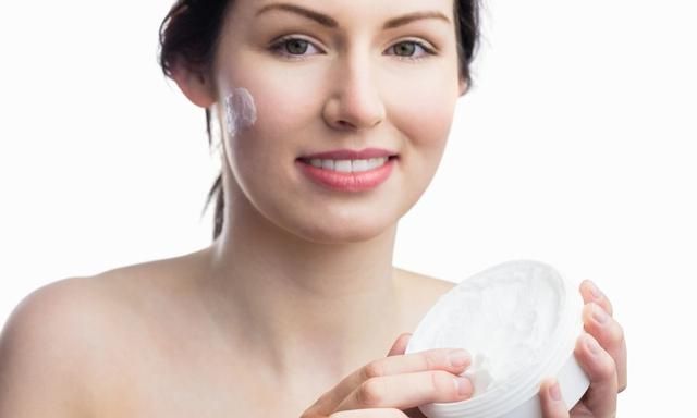 春季护肤常识：两大重点三个方法，拒绝春天皮肤干痒，拯救容颜