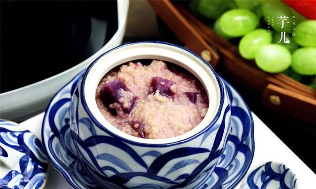 小米紫薯粥，做法简单，软糯香甜，每天喝一碗，身材苗条气色好