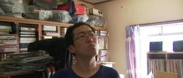 日本的“宅男仙人”，躲在家里30年未出门，吃喝都靠80岁母亲