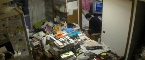 日本的“宅男仙人”，躲在家里30年未出门，吃喝都靠80岁母亲