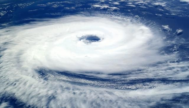 中国五大台风PK美国飓风 谁是最强风王？百岁老人：感受到世界末日