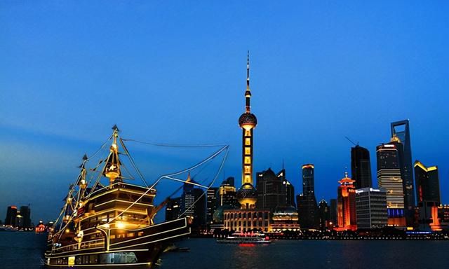 东方明珠塔：世界第九高塔，上海地标建筑之一