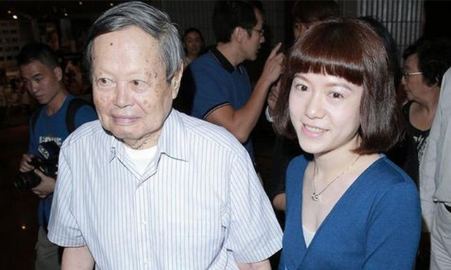 翁帆：28岁不惧流言嫁给杨振宁，相守18年，把丈夫照顾到100岁了