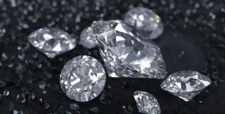 一克拉裸钻只要8200元，和天然钻石有啥区别？