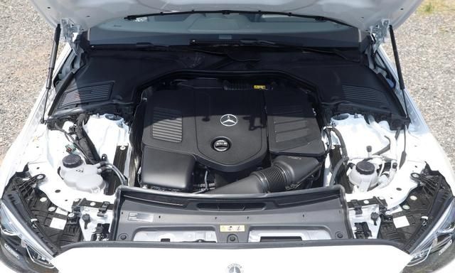 奔驰C级PHEV搭载230kW动力，每月养车费用2010元，工薪阶层养得起