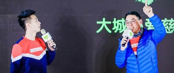 “我们都是中国人”，香港明星在沪慈善晚宴上高歌《中国人》