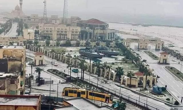 罕见的降雪将埃及的亚历山大变成了莫斯科
