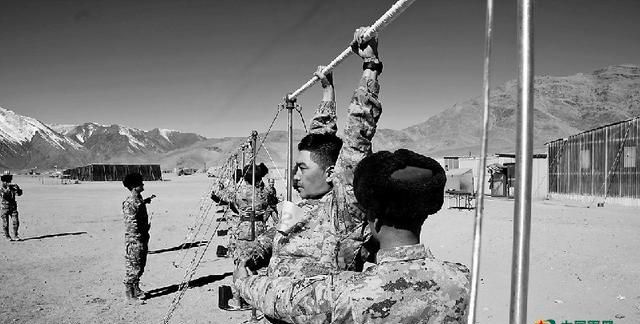 走近维吾尔族穆拉迪里一家：三代军人接力戍边七十载