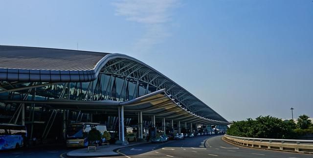台湾省面积仅有3.6万平方公里，机场却全国最多，原因何在？