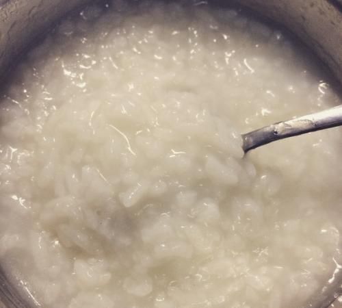 其实电饭煲也可以熬粥哦，但要注意米与水的比例