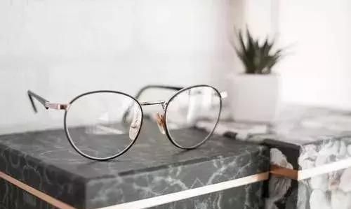 你知道怎样选择合适自己的眼镜框吗？