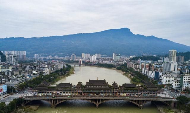 中国的雨城，一年中210天都在下雨，空气佳，冬夏康养好去处