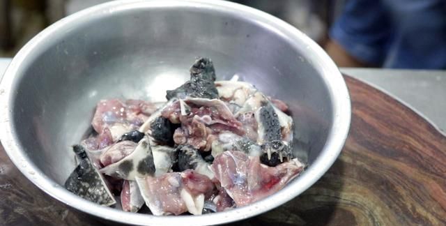 红烧甲鱼用不用焯水？大厨教你正确做法，肉糯味美，营养更丰富