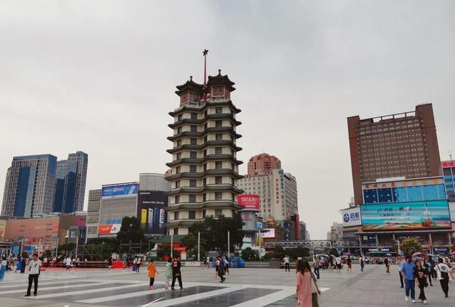 河南省省会郑州，“国家中心城市”之一，GDP在华中地区仅排第三