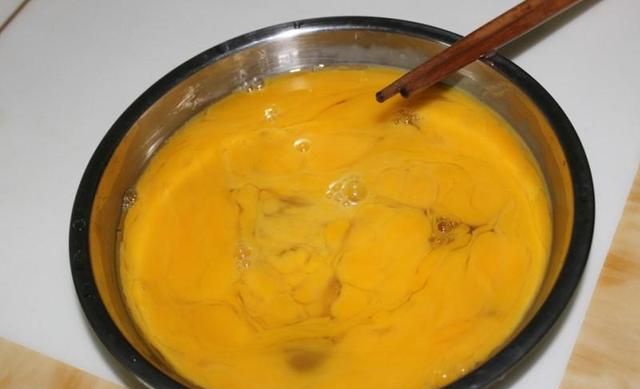 金针菇的做法：金针菇怎么做好吃？金针菇五花肉炒鸡蛋孩子都喜欢