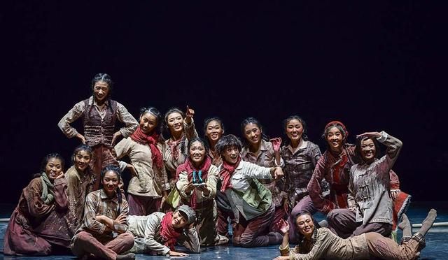 呼和浩特：全国民族民间舞汇演内蒙古专场演出举行