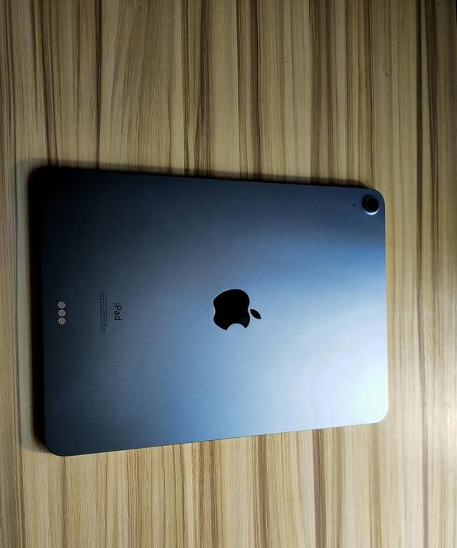 iPad Air4评测：新潮的配色，失望的价格