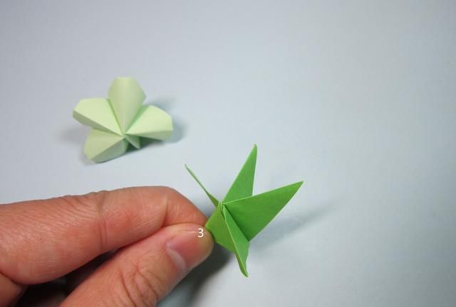 1分钟学会美丽的四叶草折纸 简单的幸运草手工折纸步骤图解