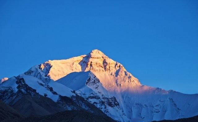 为什么要凌晨去攀登珠穆朗玛峰,梅里雪山可以看到珠穆朗玛峰吗图2