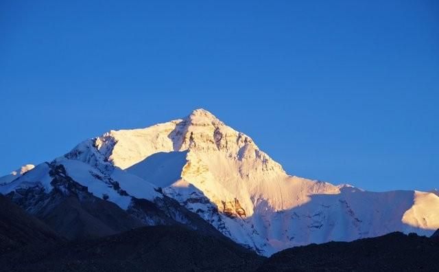 为什么要凌晨去攀登珠穆朗玛峰,梅里雪山可以看到珠穆朗玛峰吗图3