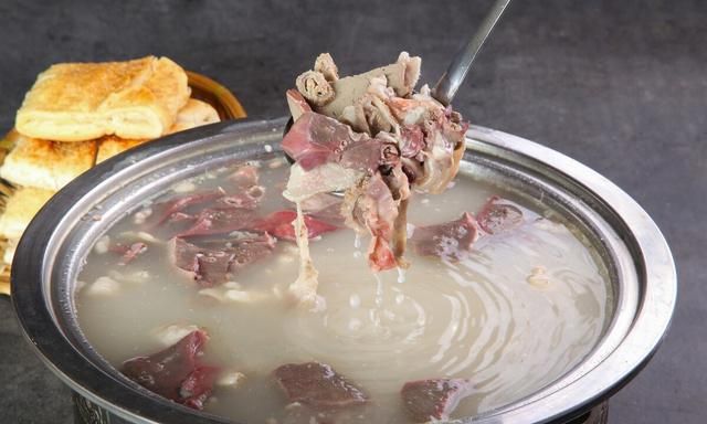 单县羊肉汤的正宗做法简单好喝,单县大锅羊肉汤的做法及配料图1