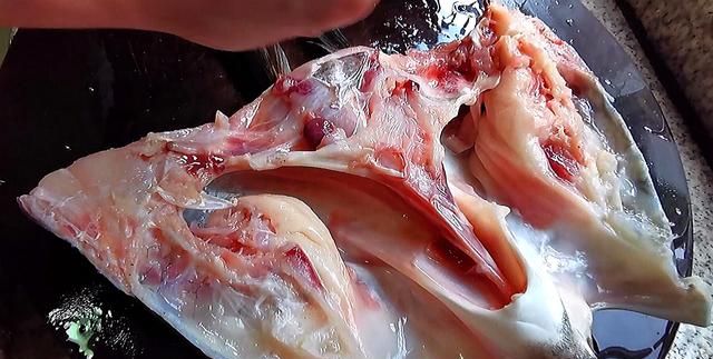 正宗“剁椒鱼头”做法，步骤讲解很详细，味道太完美，收藏起来
