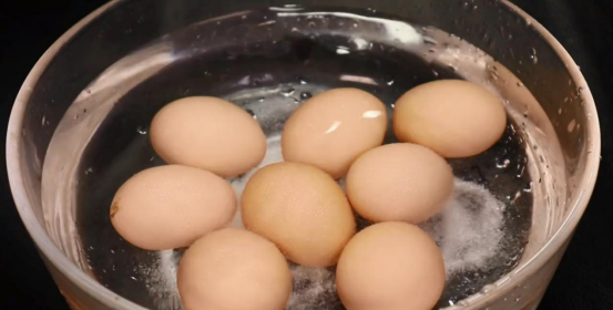 给大家分享，一道艾草煮鸡蛋的做法，出锅好吃健康又美味