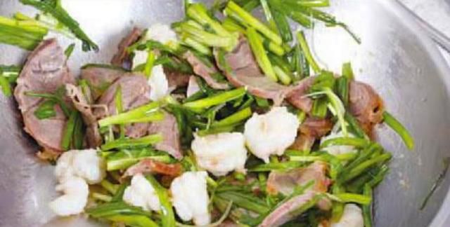 口味鲜香的狗肉河虾炒韭菜，无论是用来下酒，还是下饭都非常合适